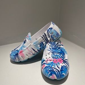 Floafers. Blue Floral Kids. Size 7